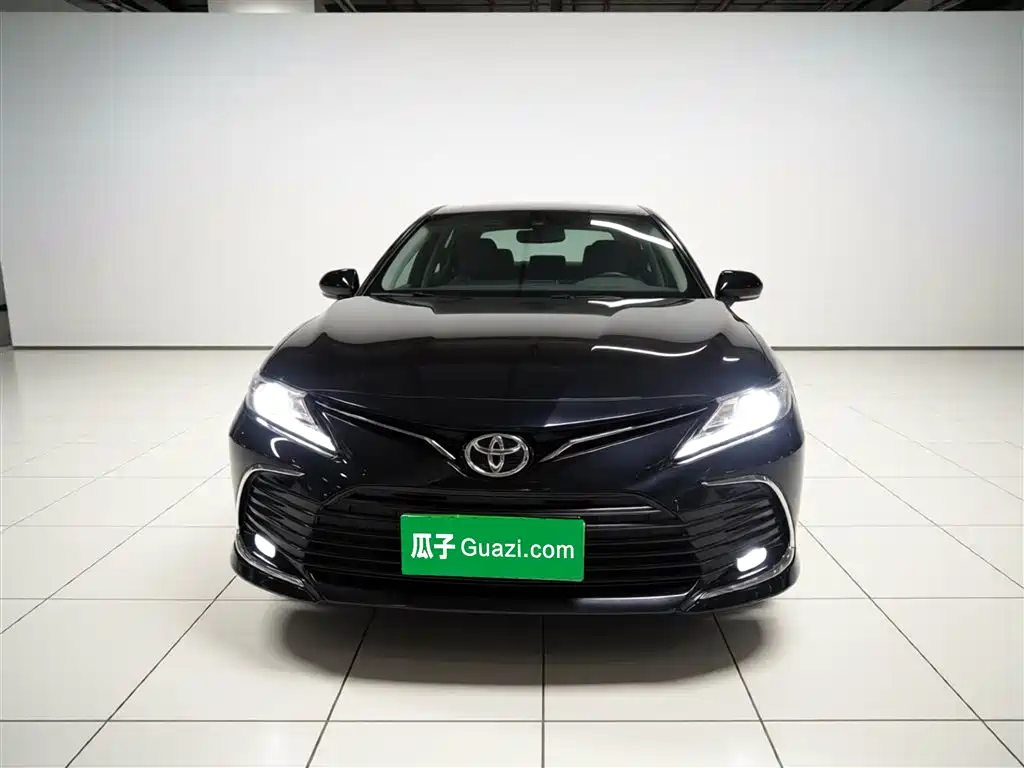 Toyota Camry 2023 — фото 3