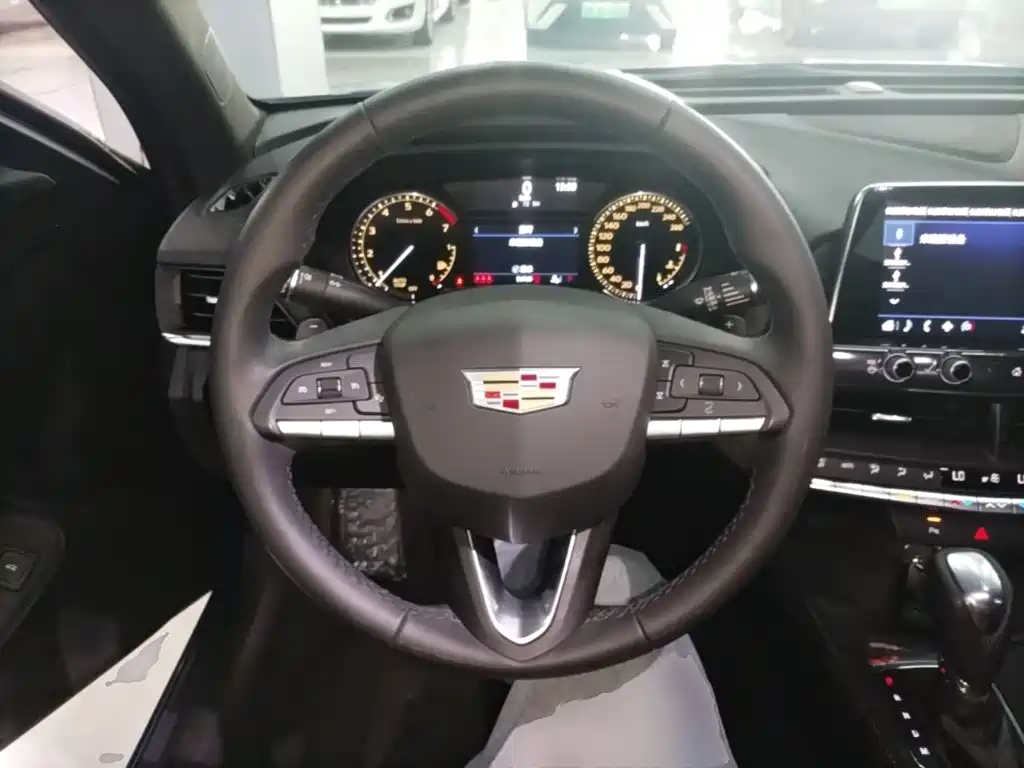 Cadillac CT4 2020 — фото 11