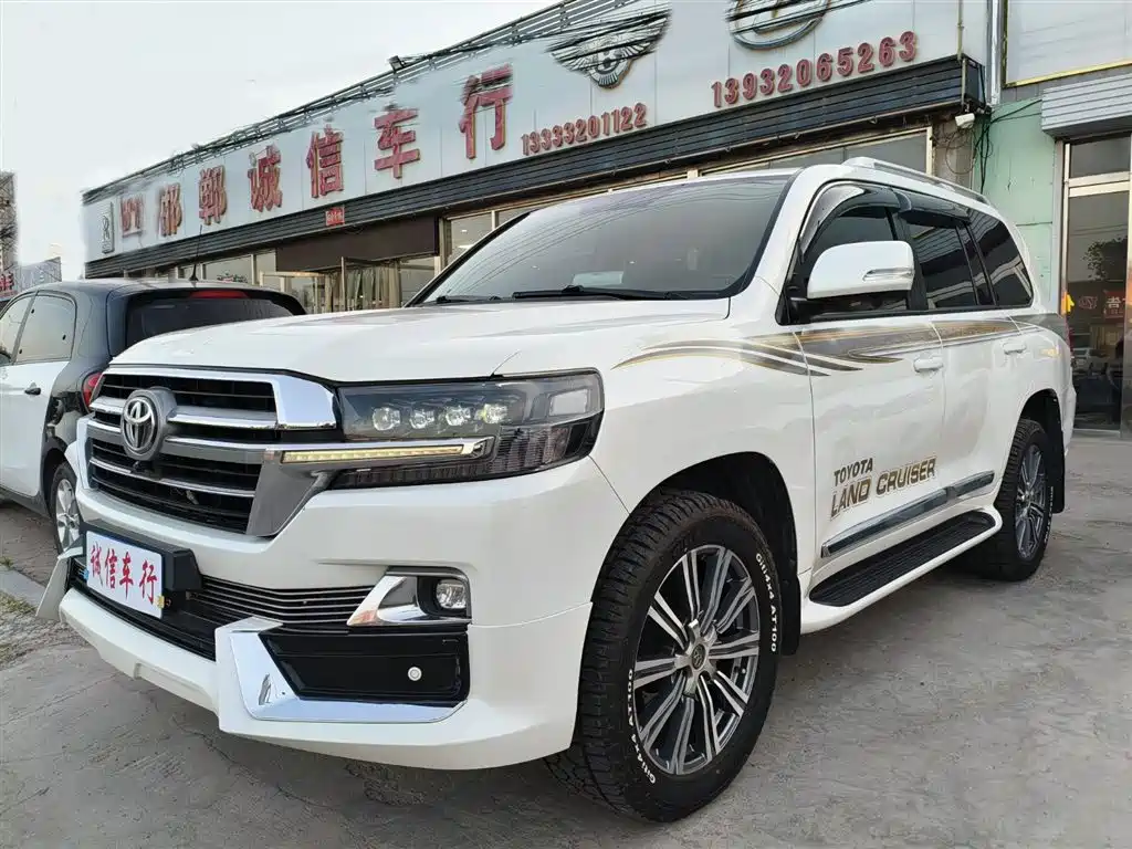Toyota Land Cruiser 2016 — фото 1
