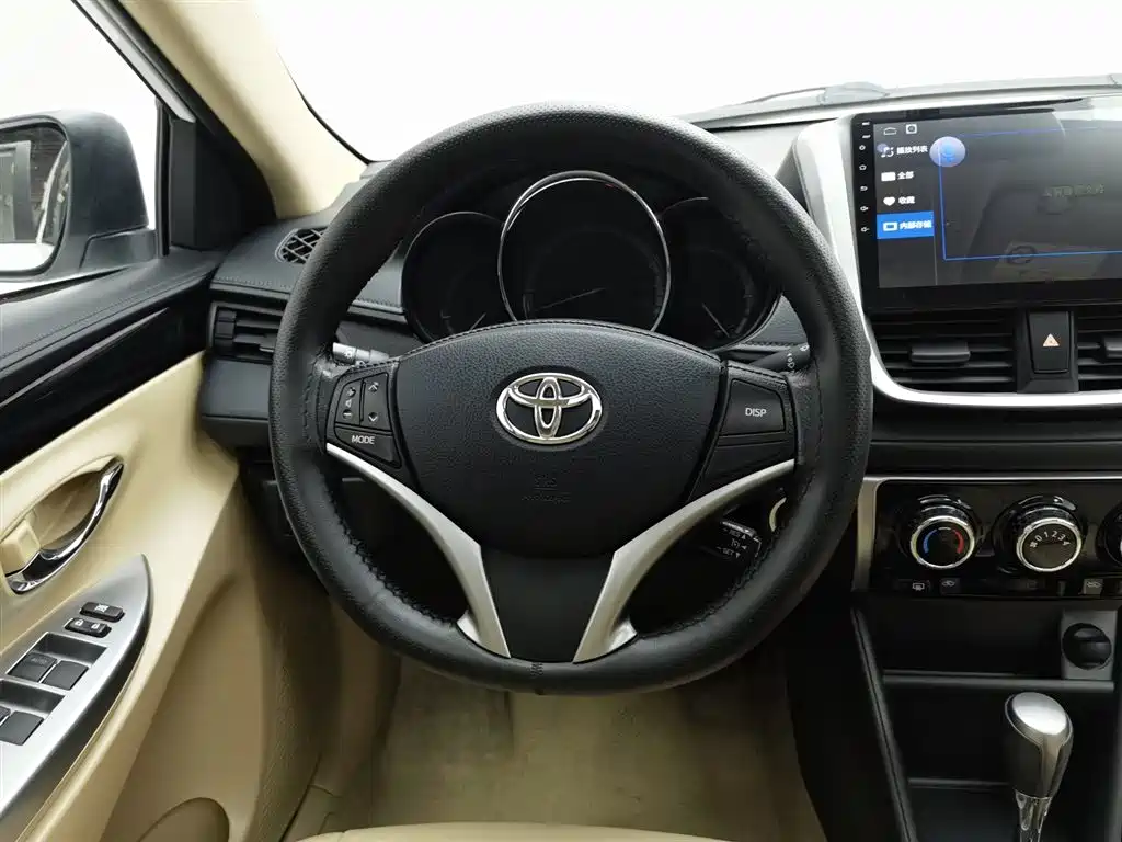 Toyota Yaris L 2017 — фото 11