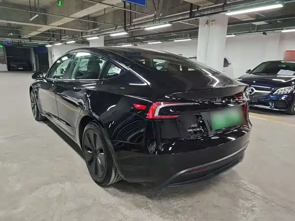 Tesla Model 3 2024