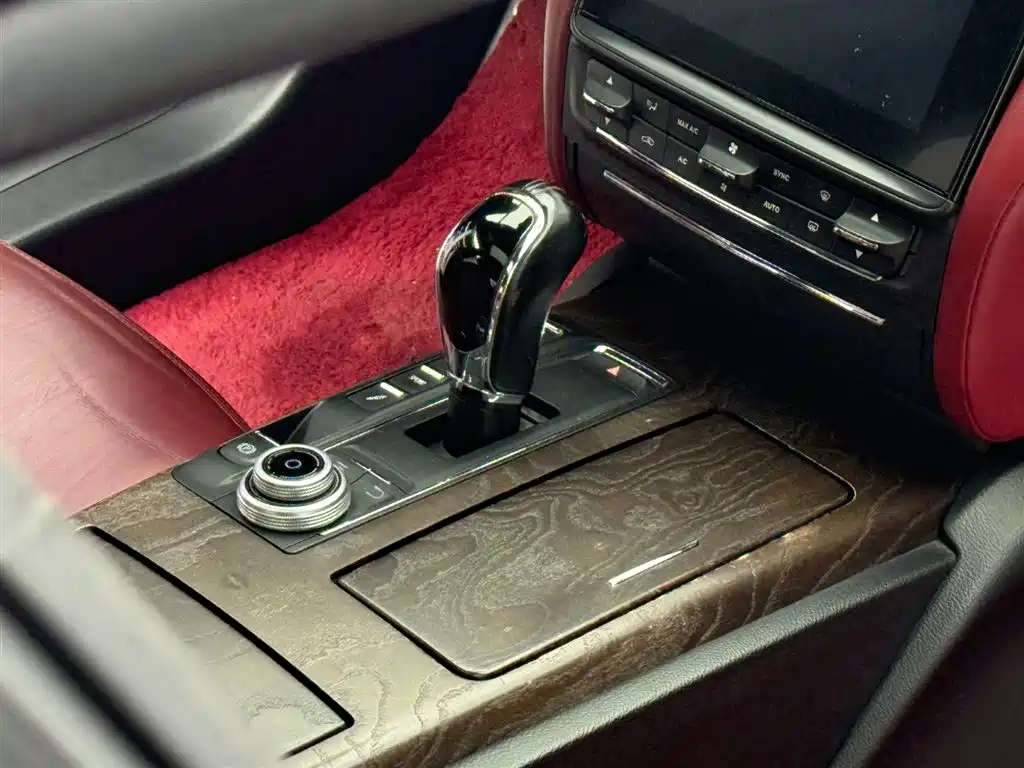 Maserati Quattroporte 2017 — фото 13