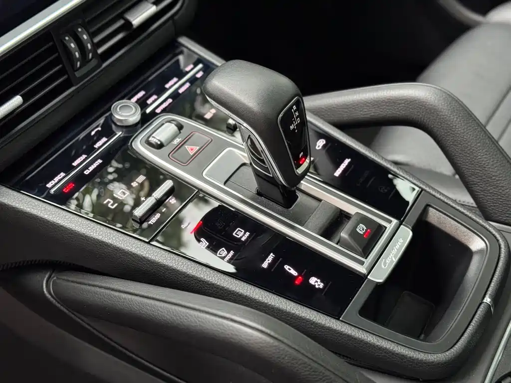 Porsche Cayenne 2019 — фото 15