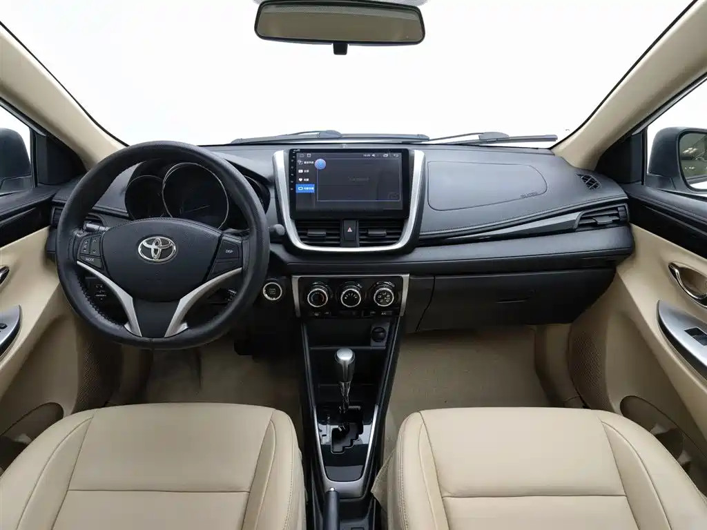 Toyota Yaris L 2017 — фото 5