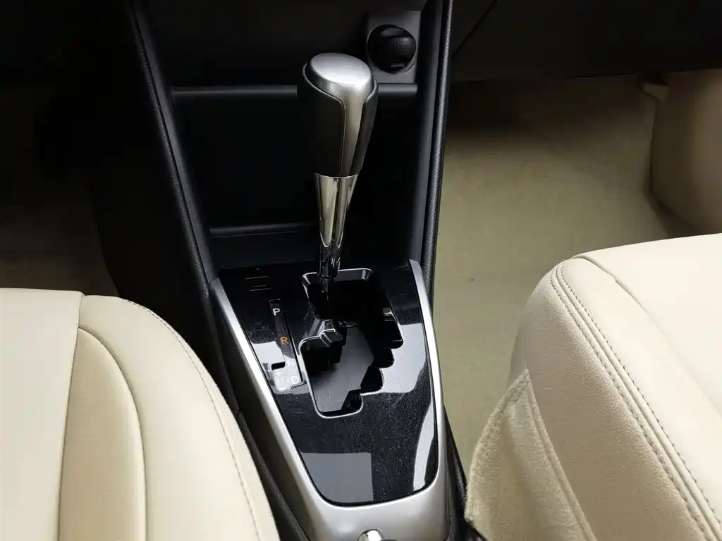 Toyota Yaris L 2017 — фото 13