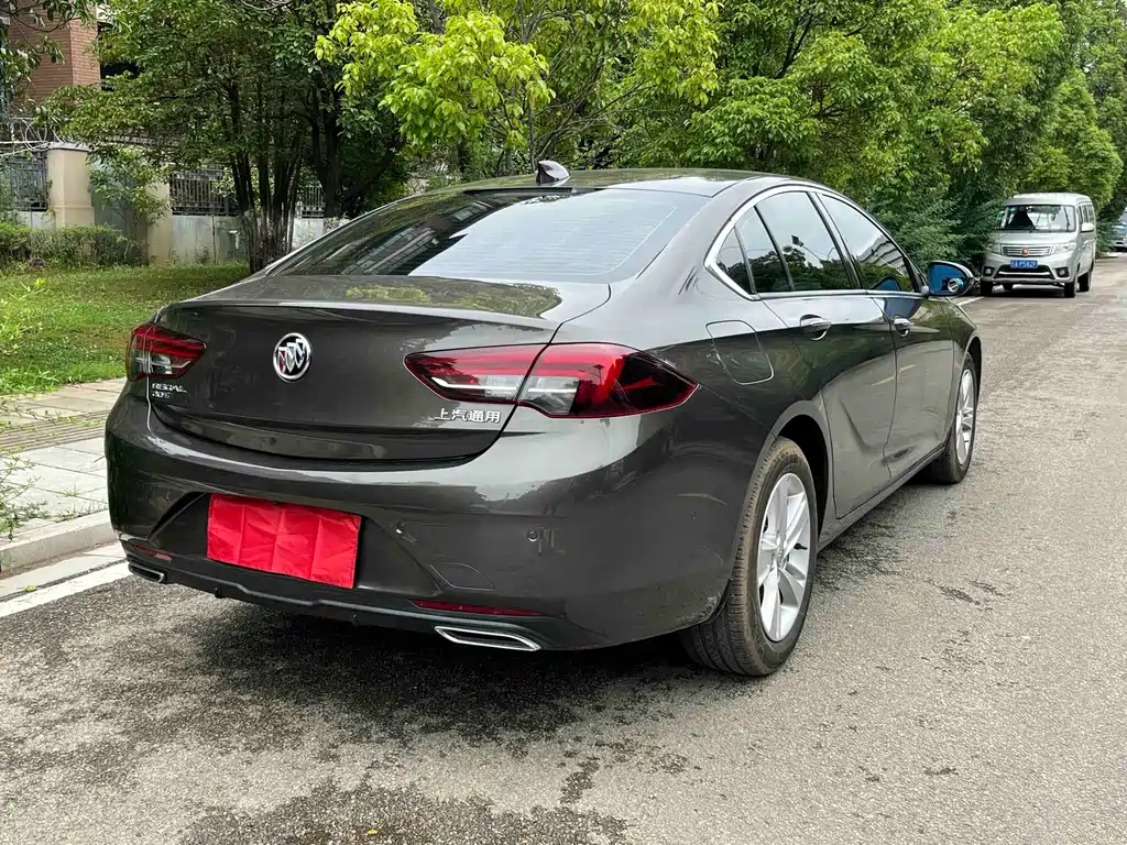 Buick Regal 2018 — фото 11