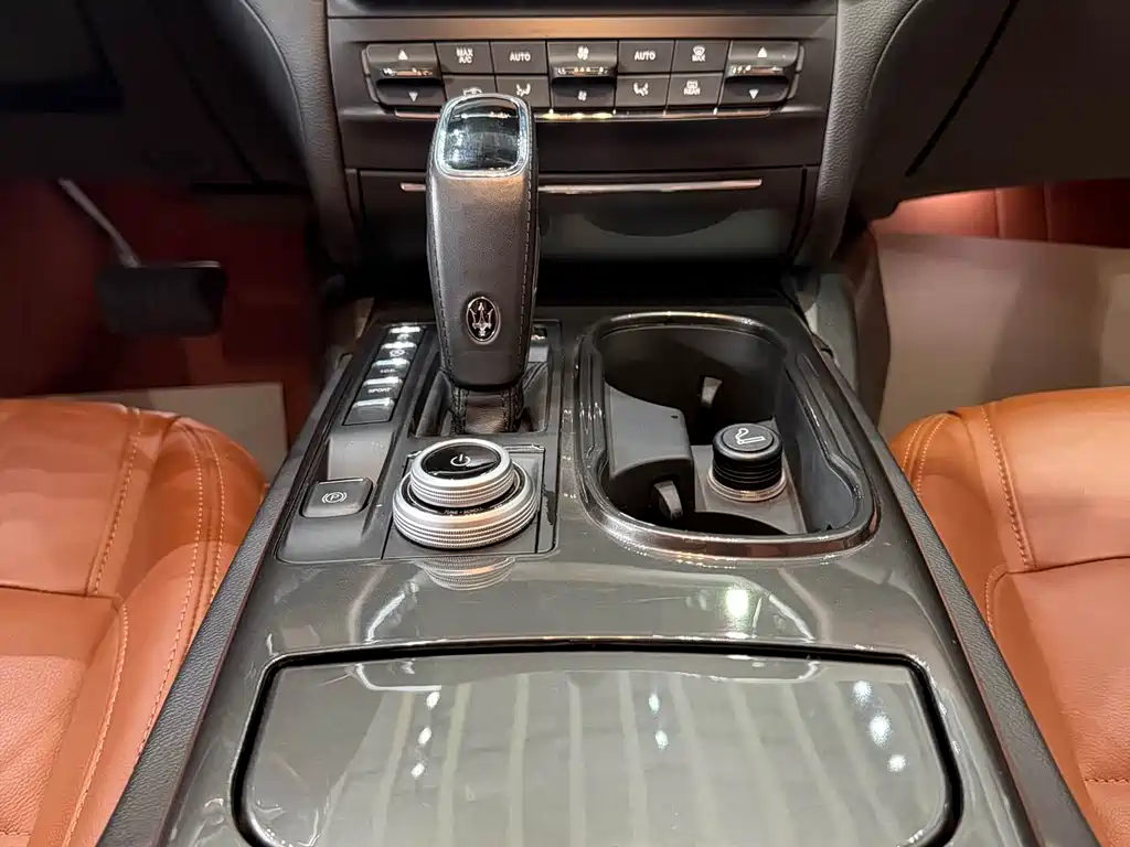 Maserati Ghibli 2021 — фото 10