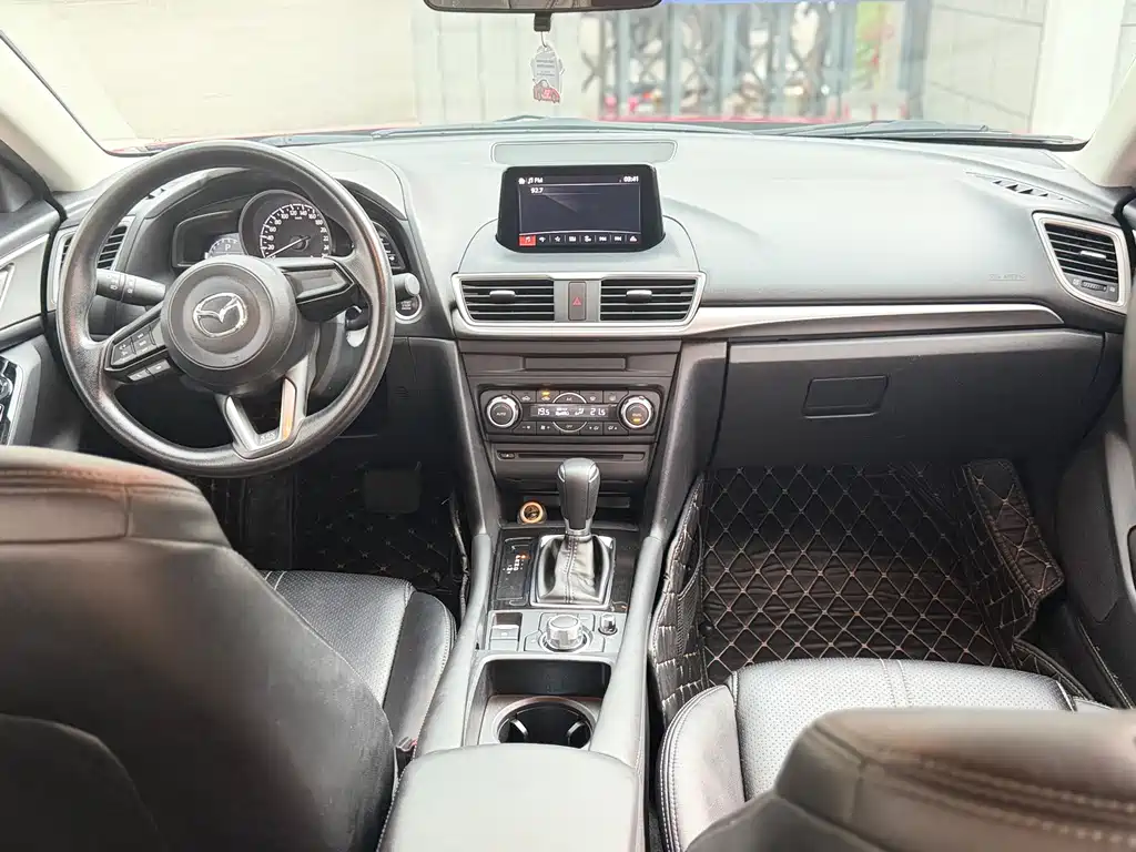 Mazda 3 Axela 2018 — фото 14