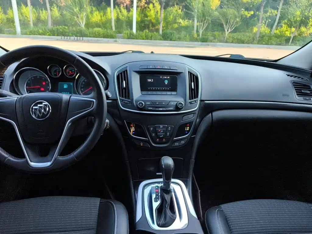 Buick Regal 2015 — фото 13
