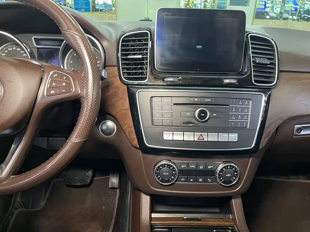Mercedes-Benz GLE 2016 — фото 11