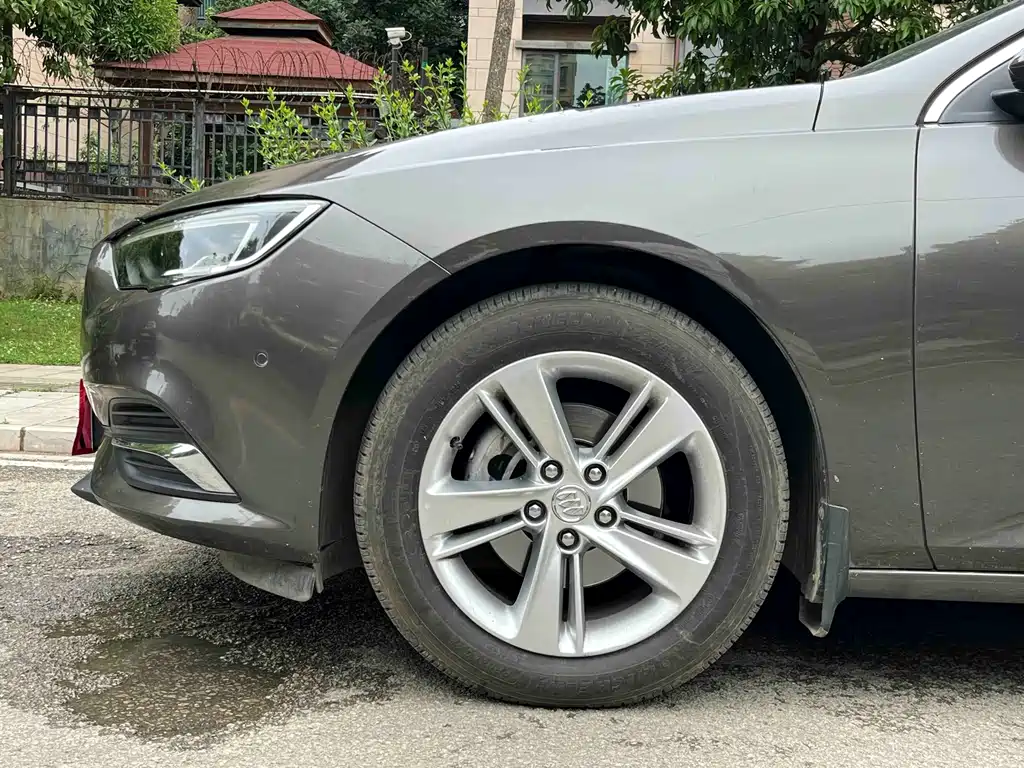 Buick Regal 2018 — фото 10
