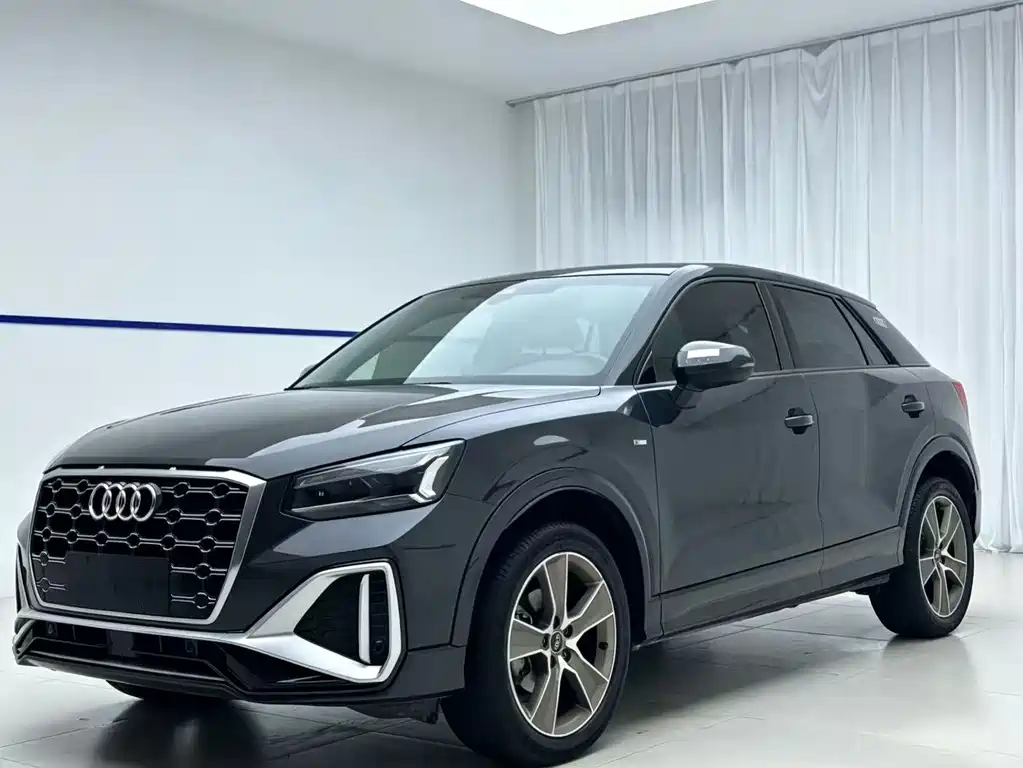 Audi Q2L 2022 — фото 1