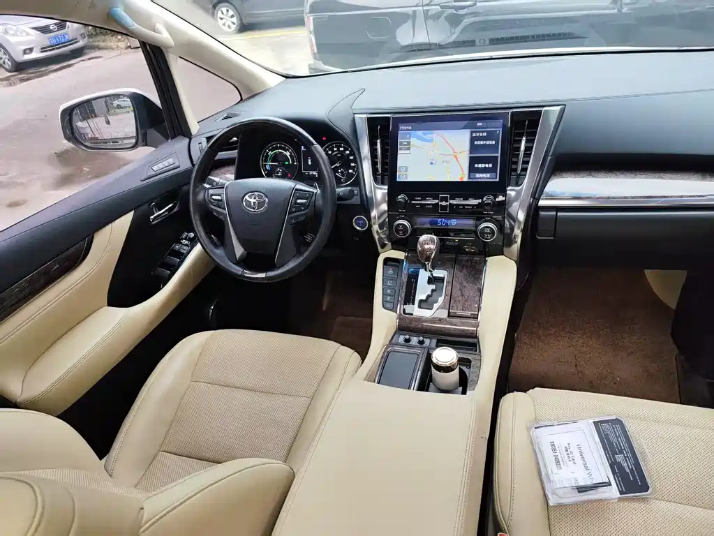 Toyota Alphard 2023 — фото 11