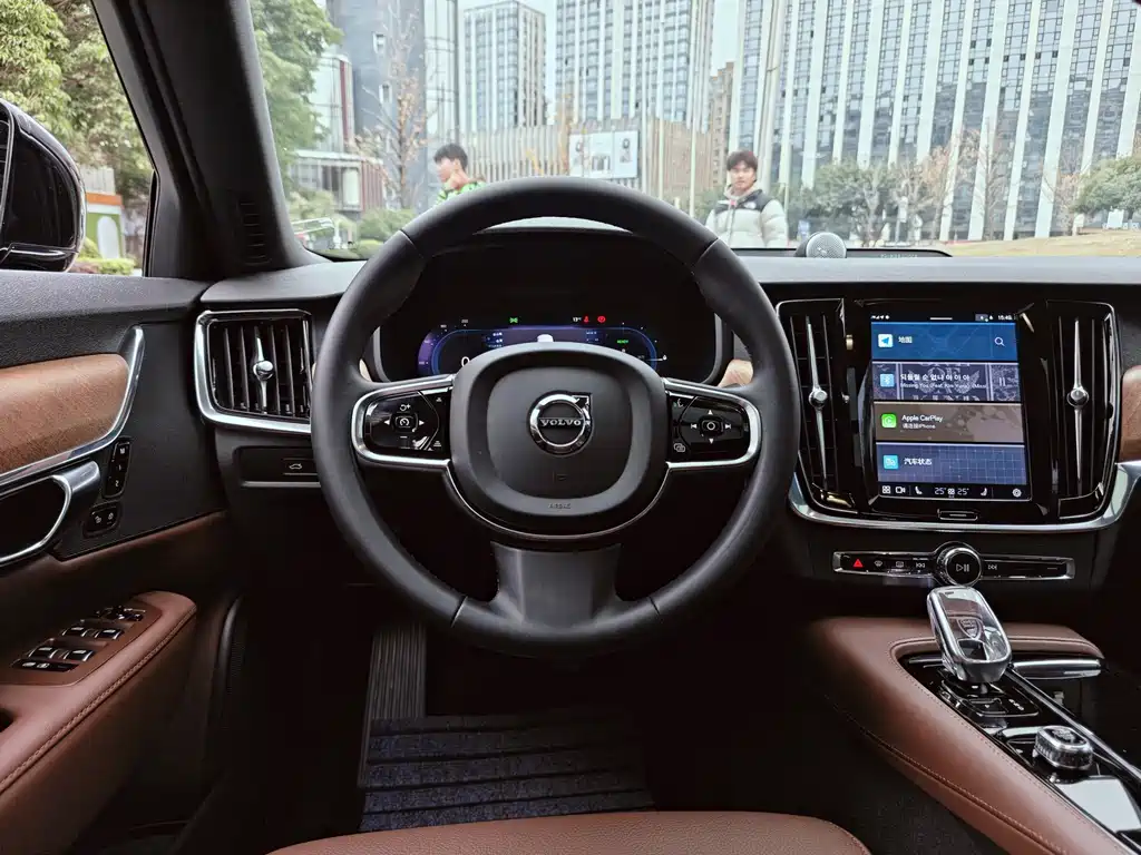 Volvo S90 PHEV 2023 — фото 12
