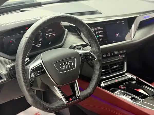 Audi RS E-Tron GT 2024