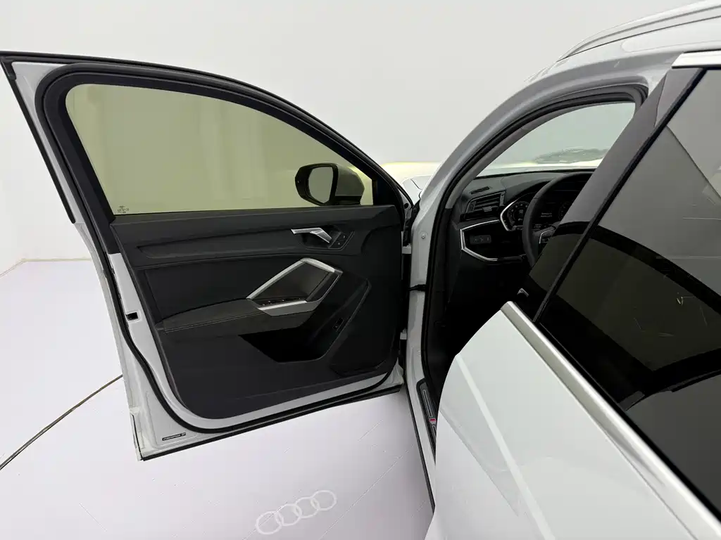 Audi Q3 2023 — фото 23