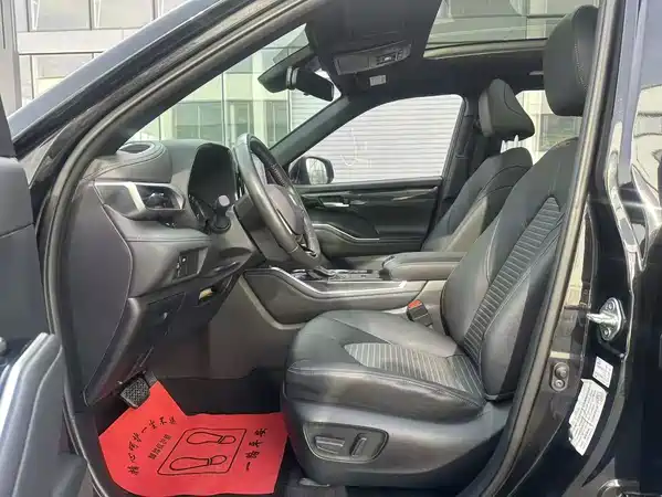 Toyota Crown Kluger 2023