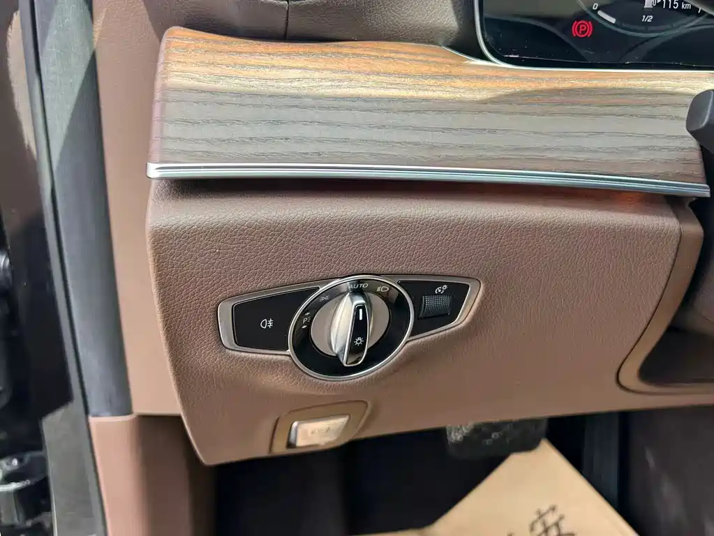 Mercedes-Benz E-Class 2022 — фото 17