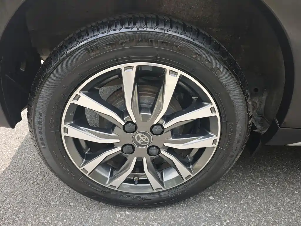 Toyota Yaris L 2020 — фото 19