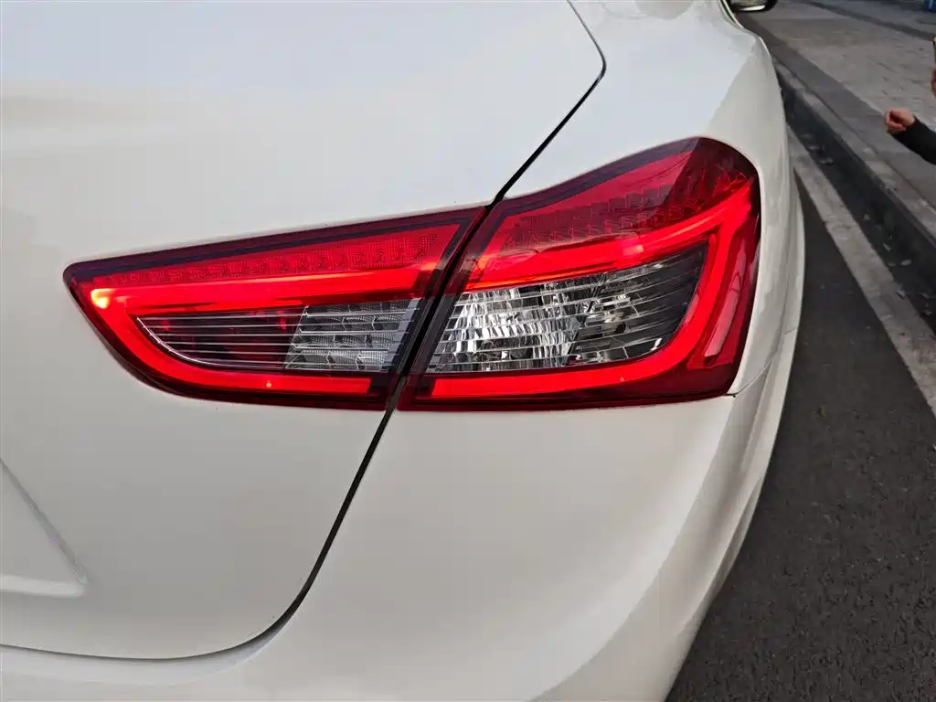 Maserati Ghibli 2015 — фото 8