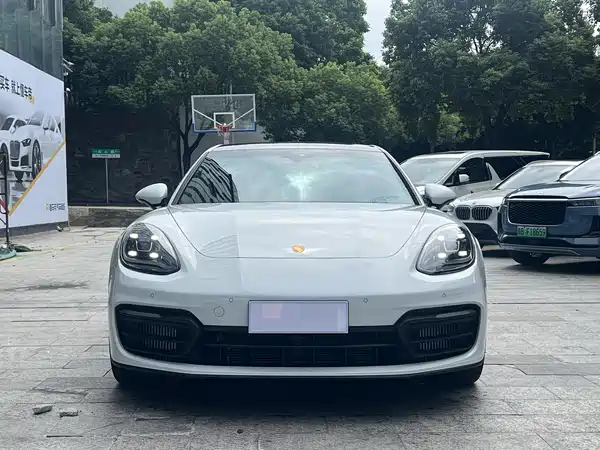 Porsche Panamera 2021