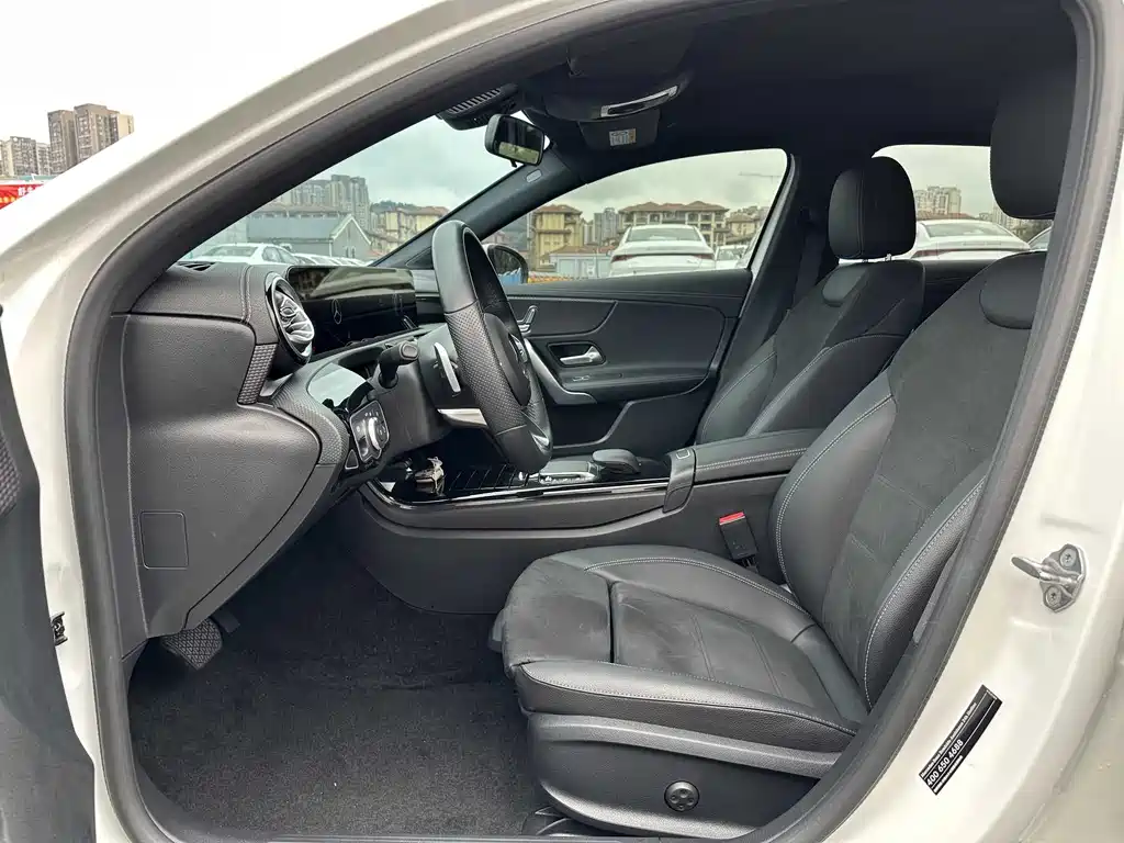 Mercedes-Benz A-Class 2024 — фото 4