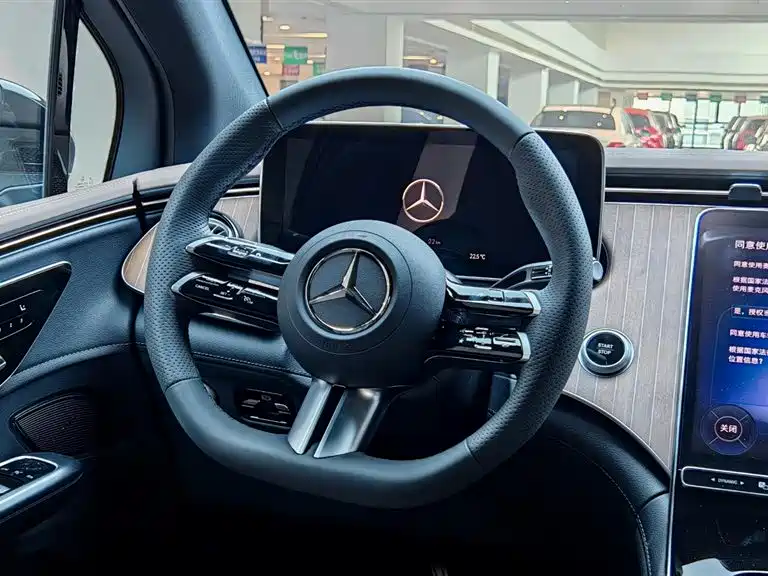 Mercedes-Benz EQE SUV 2025 — фото 7