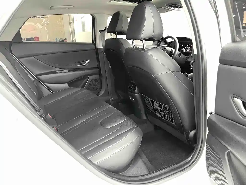Hyundai Elantra 2023 — фото 13