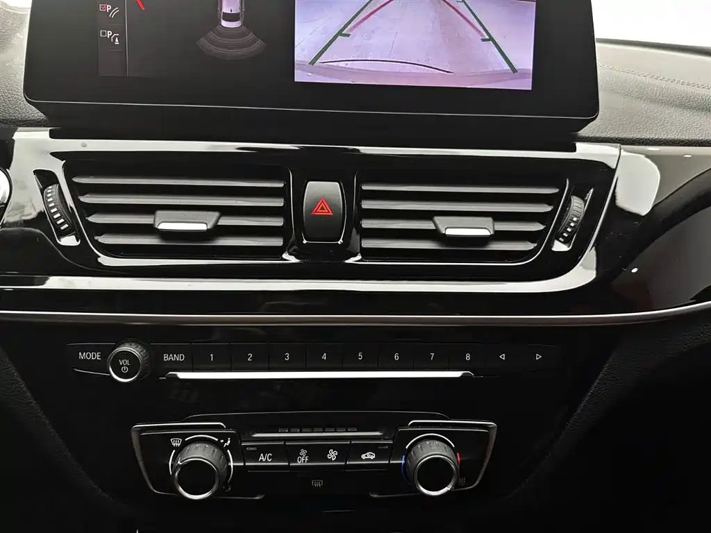 BMW 1 Series 2022 — фото 15