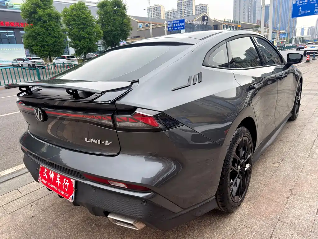 Changan UNI-V 2025 — фото 4