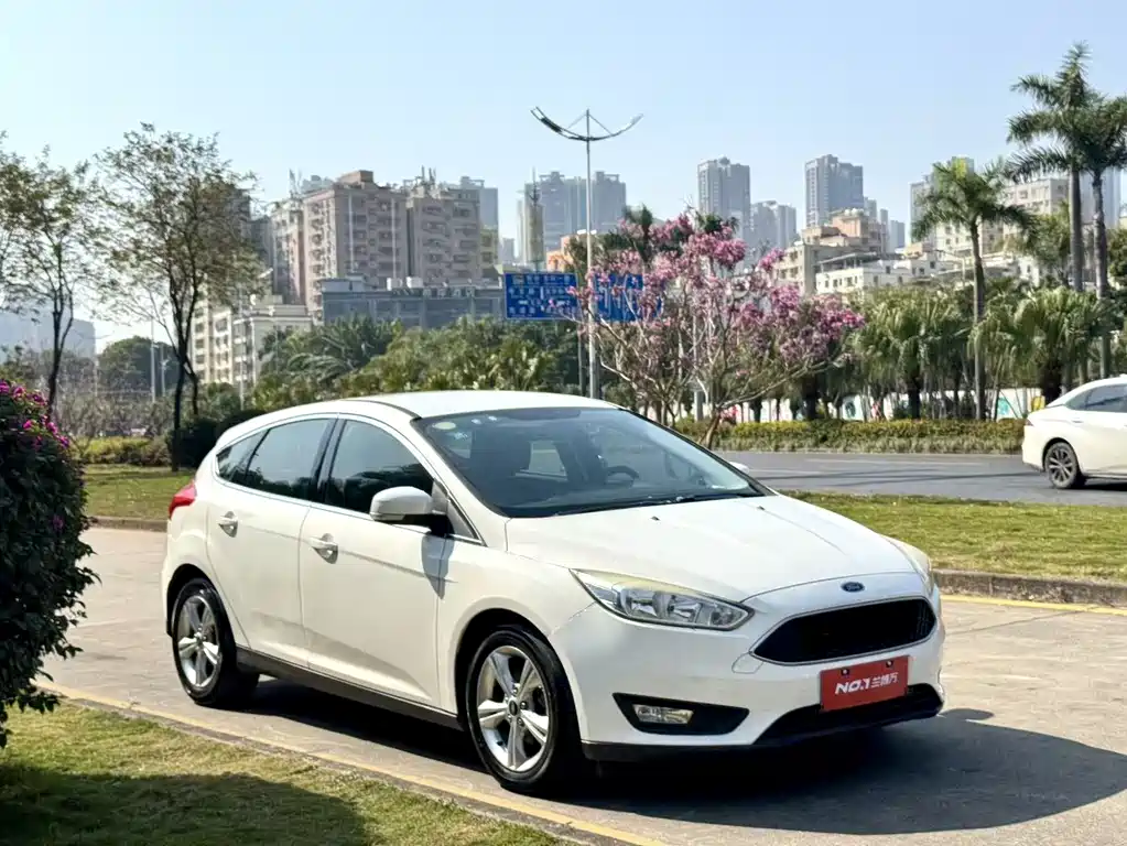 Ford Focus 2015 — фото 12