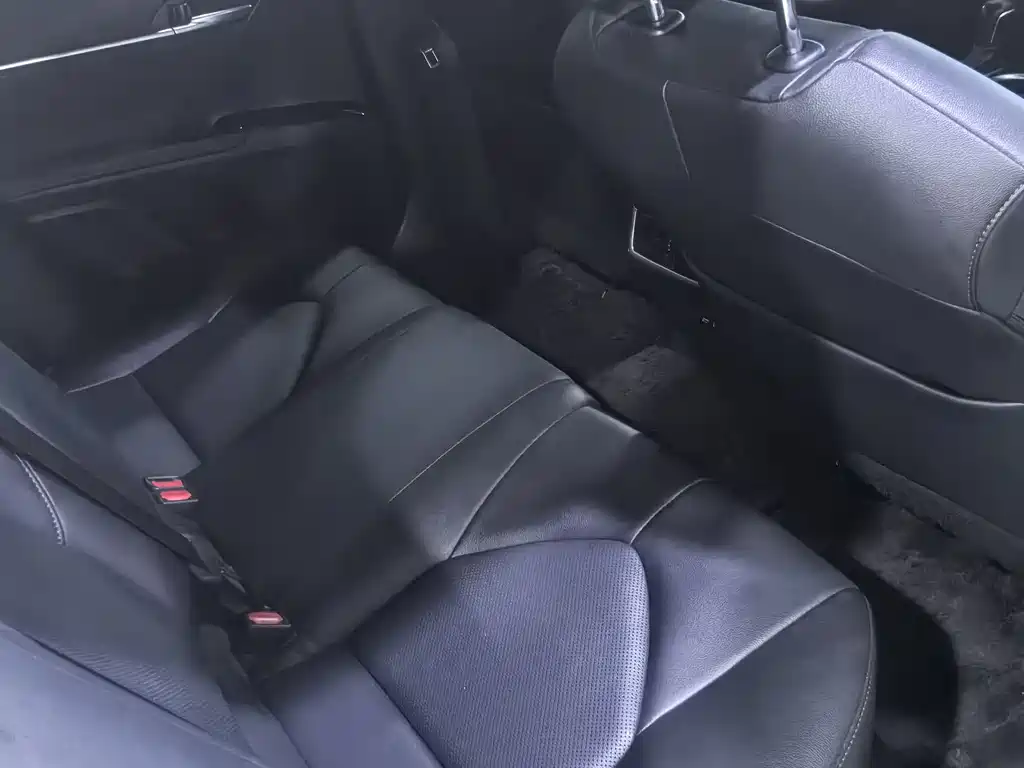 Toyota Camry 2023 — фото 11