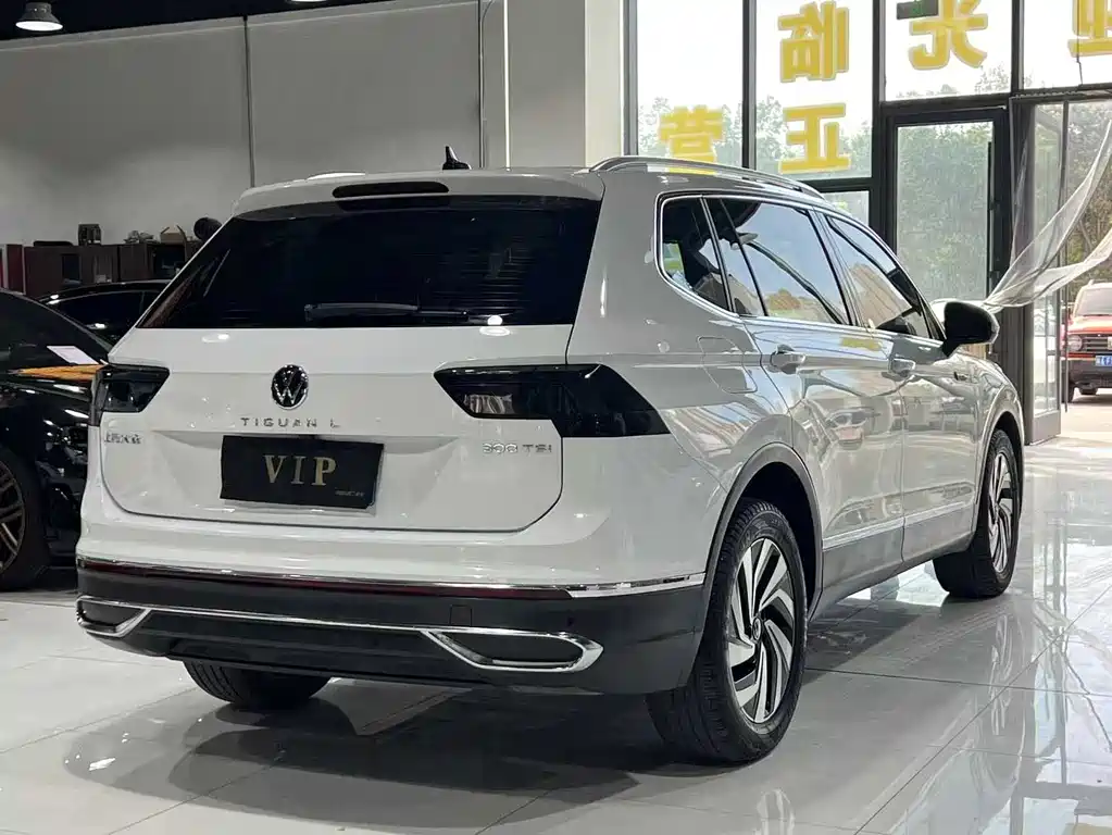 Volkswagen Tiguan L 2023 — фото 9