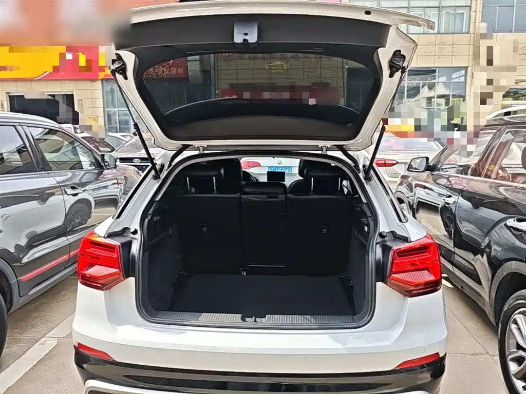 Audi Q2L 2021 — фото 19