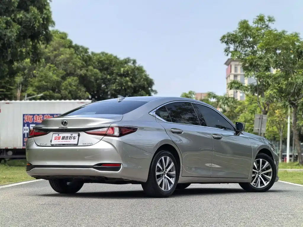 Lexus ES 2019 — фото 3