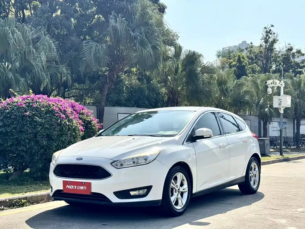 Ford Focus 2015 — фото 1