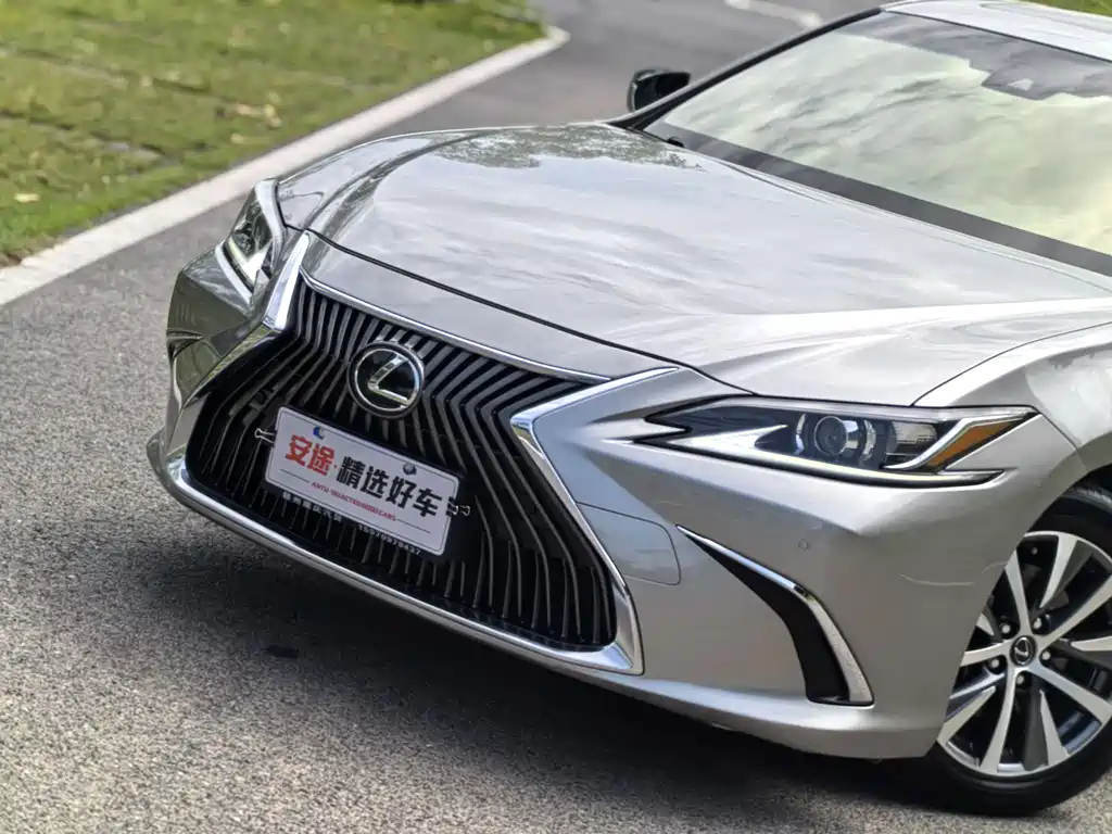 Lexus ES 2019 — фото 5