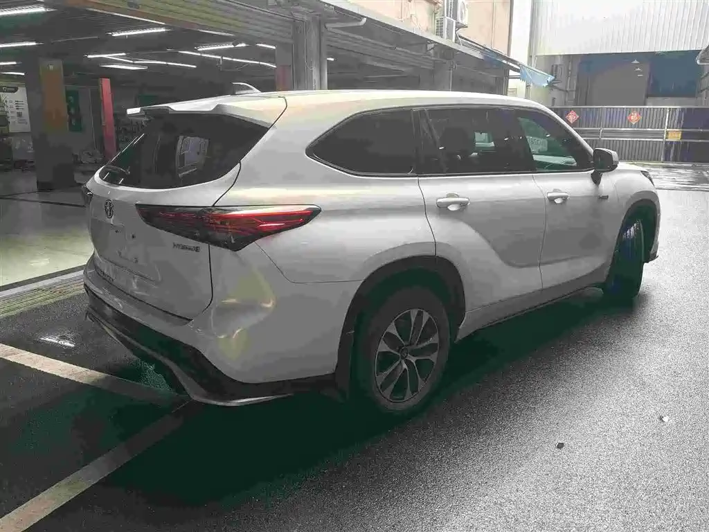 Toyota Crown Kluger 2022