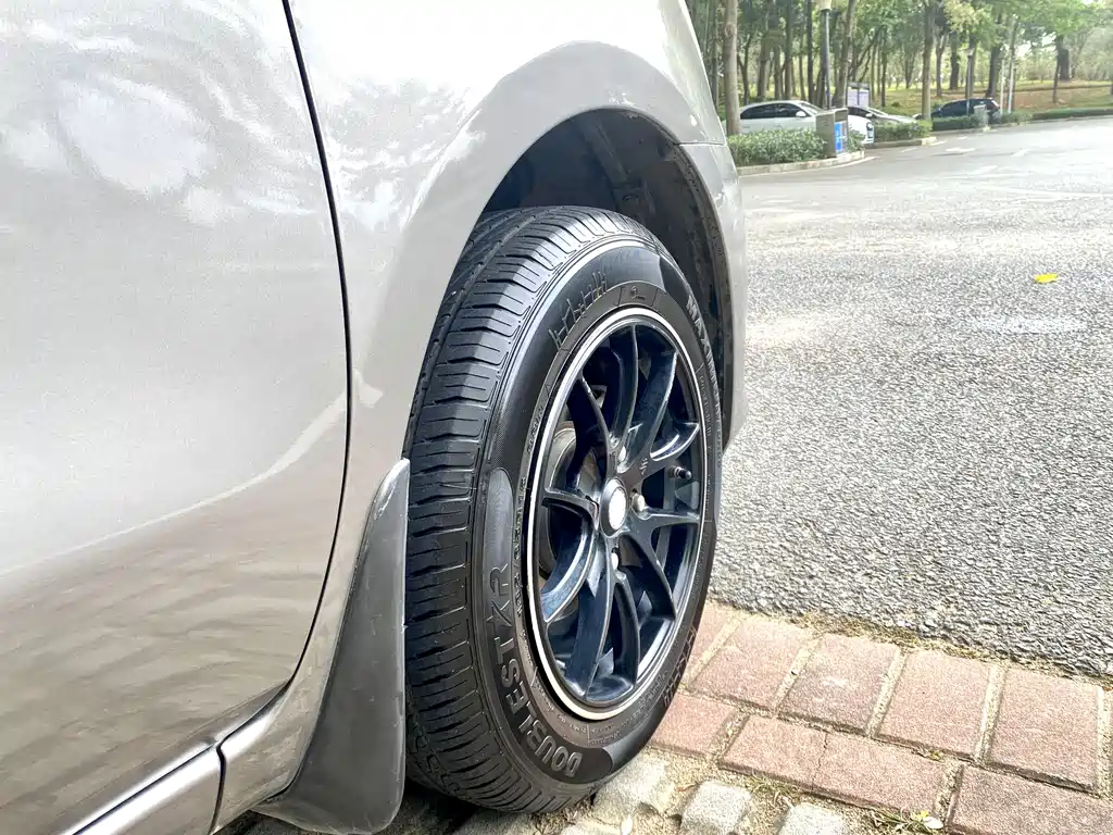 Nissan Livina 2015 — фото 10