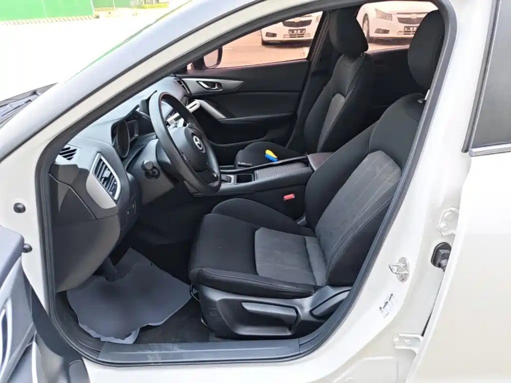 Mazda CX-4 2017 — фото 15
