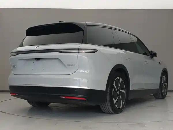 NIO ES8 2024