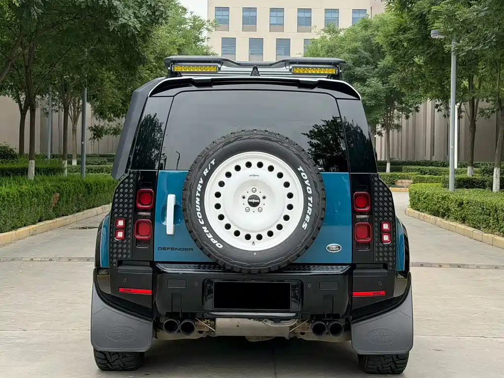 Land Rover Defender 2021 — фото 27