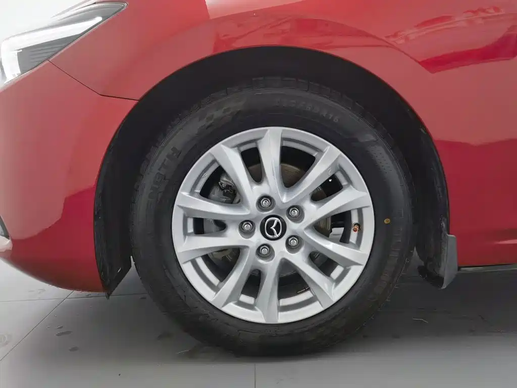 Mazda 3 Axela 2018 — фото 17