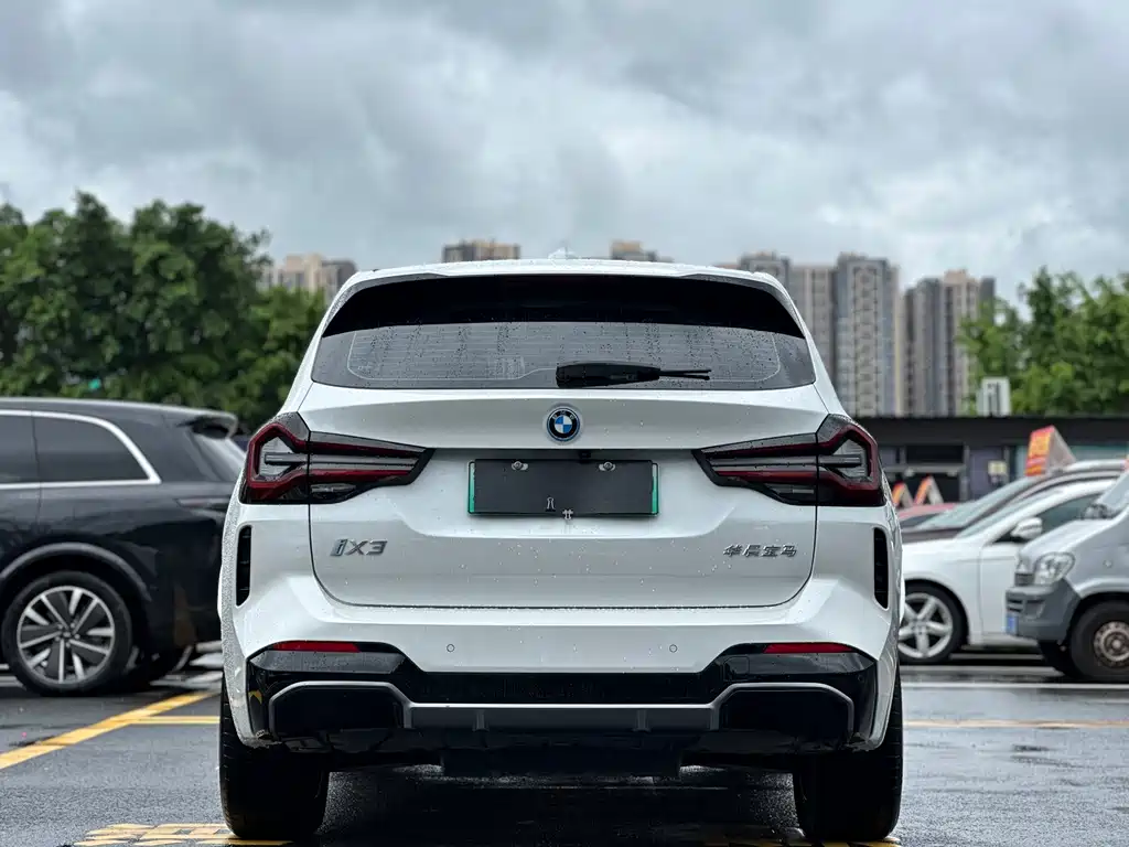 BMW iX3 2024 — фото 13