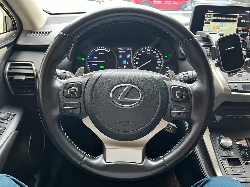 Lexus NX 2020 — фото 16