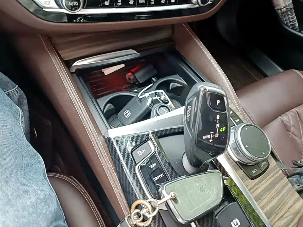 BMW 5 Series 2018 — фото 14