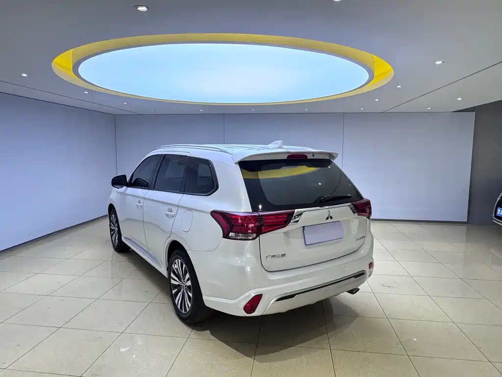 Mitsubishi Outlander 2021