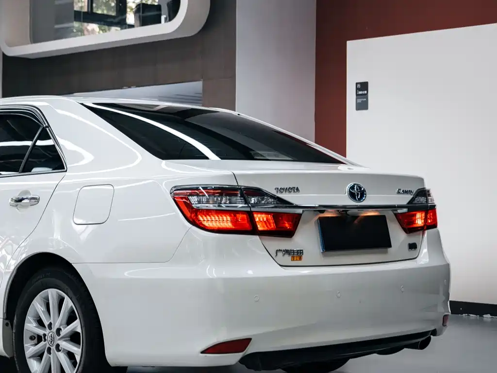 Toyota Camry 2016 — фото 8