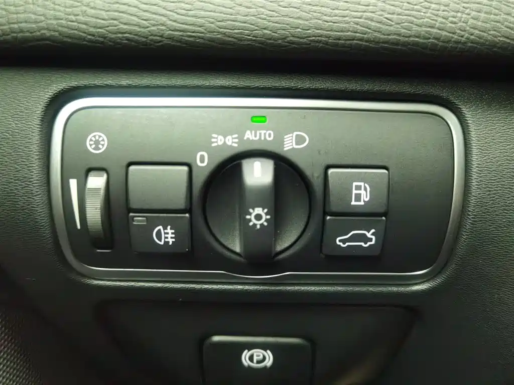 Volvo XC60 2015 — фото 21