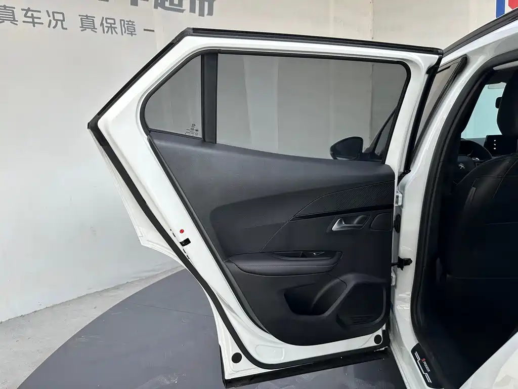 Peugeot 2008 2025 — фото 24